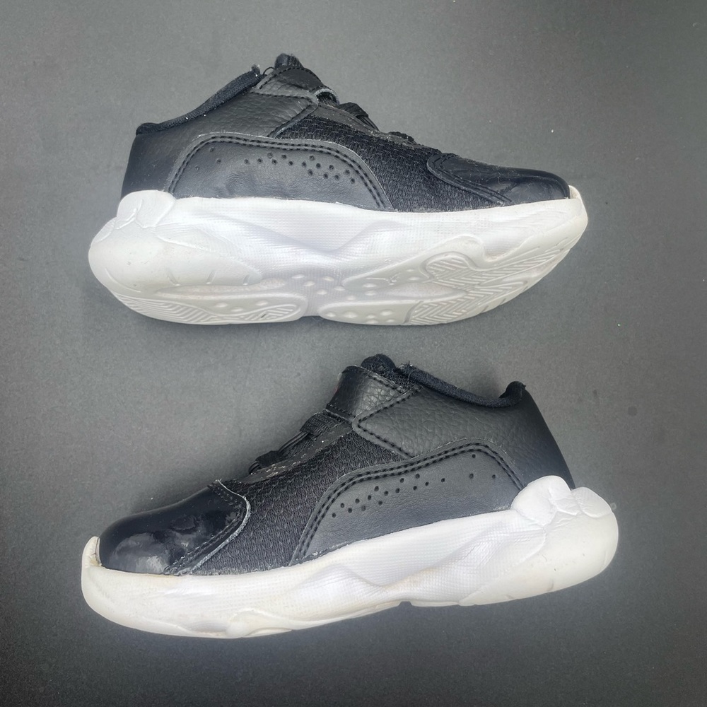 Lightly Used Air Jordan 11 CMFT Low Toddler Hook and Loop Sneakers CZ0906-005